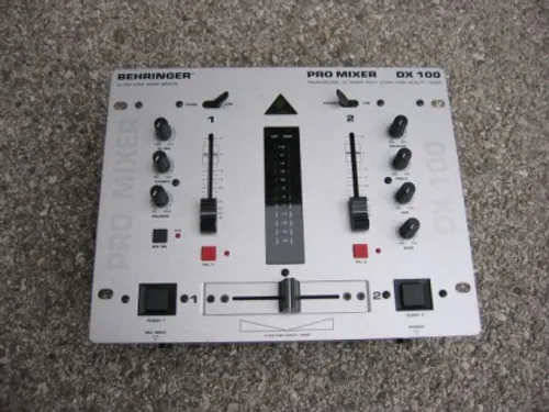 DJ Mixer Behringer DX 100