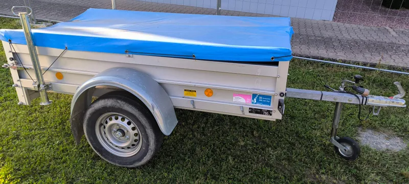 Autoanhänger 750kg mit Plane