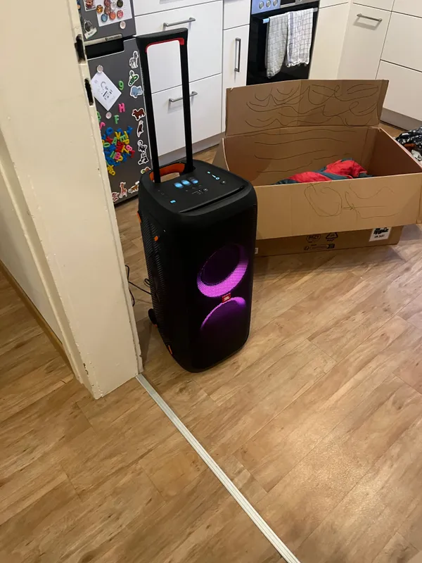 JBL 310 Partybox mit 2 Mikrofonen