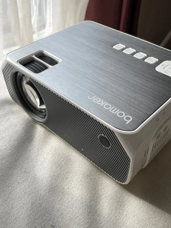 Beamer - Bomaker GC555 Projector