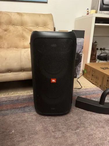 JBL PartyBox 100 Lautsprecher