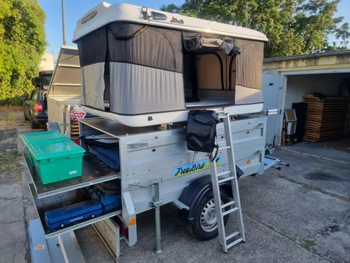 Campinganhänger mit Dachzelt Flexibles Ladesystem