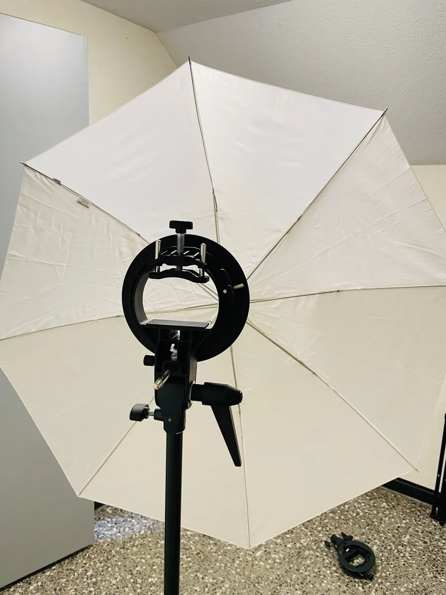 Walimex Pro Durchlichtschirm 80 cm – Weiches Licht für unterwegs