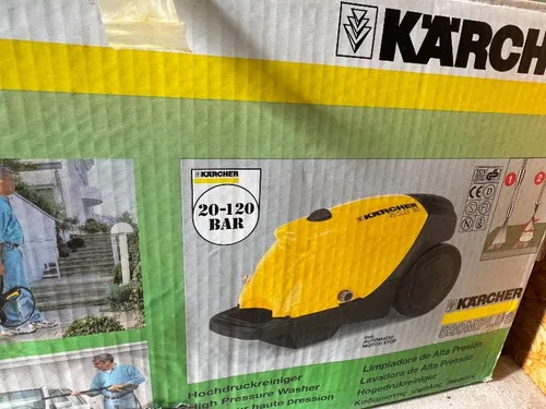 Hochdruckreiniger Kärcher inkl. Oberflächenbürste