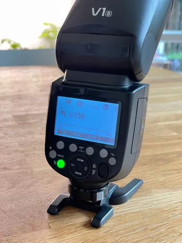 Godox V1 für Sony – Leistungsstarker Aufsteckblitz mit Rundkopf