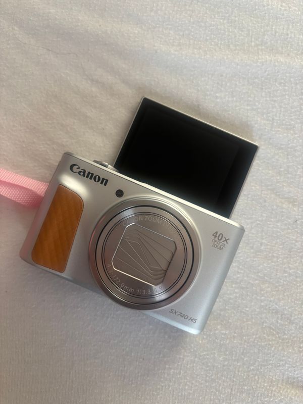 Canon SX740HS