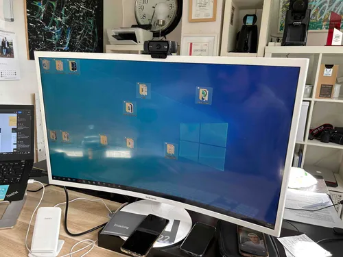 Samsung und AOC Bildschirm