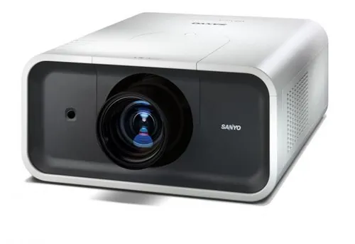 Hochleistungs-Beamer 6500 Lumen Sanyo PLC-XP100L (inkl. Optik)