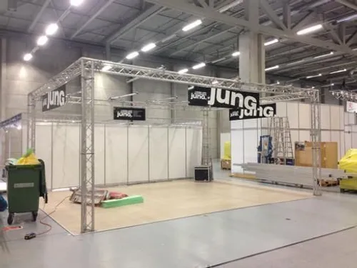 Messestand Traversensystem 7,8x4,8 m (37 m², Höhe 3,4 m)