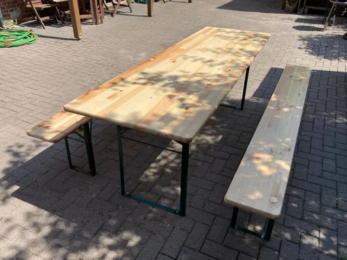 Bierzeltgarnituren/Bierbänke: 4 Tische, 8 Bänke, 2,20m Länge