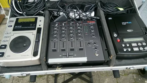 DJ Konsole mit Vestax 004 + 2 x CD Player