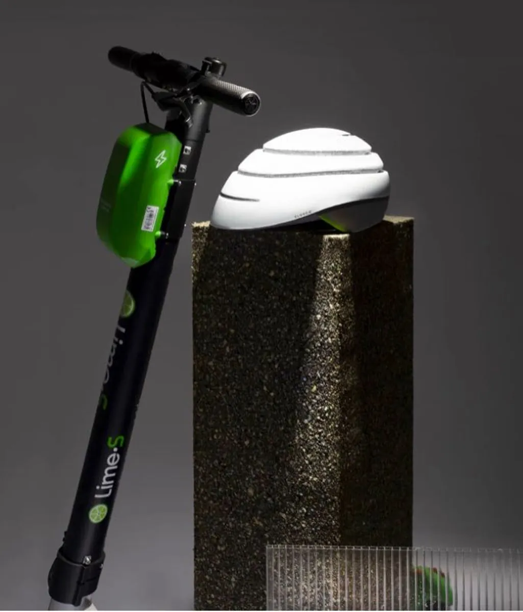 e-scooter and bike helmet by CLOSCA - foldable and super light (70 EUR)