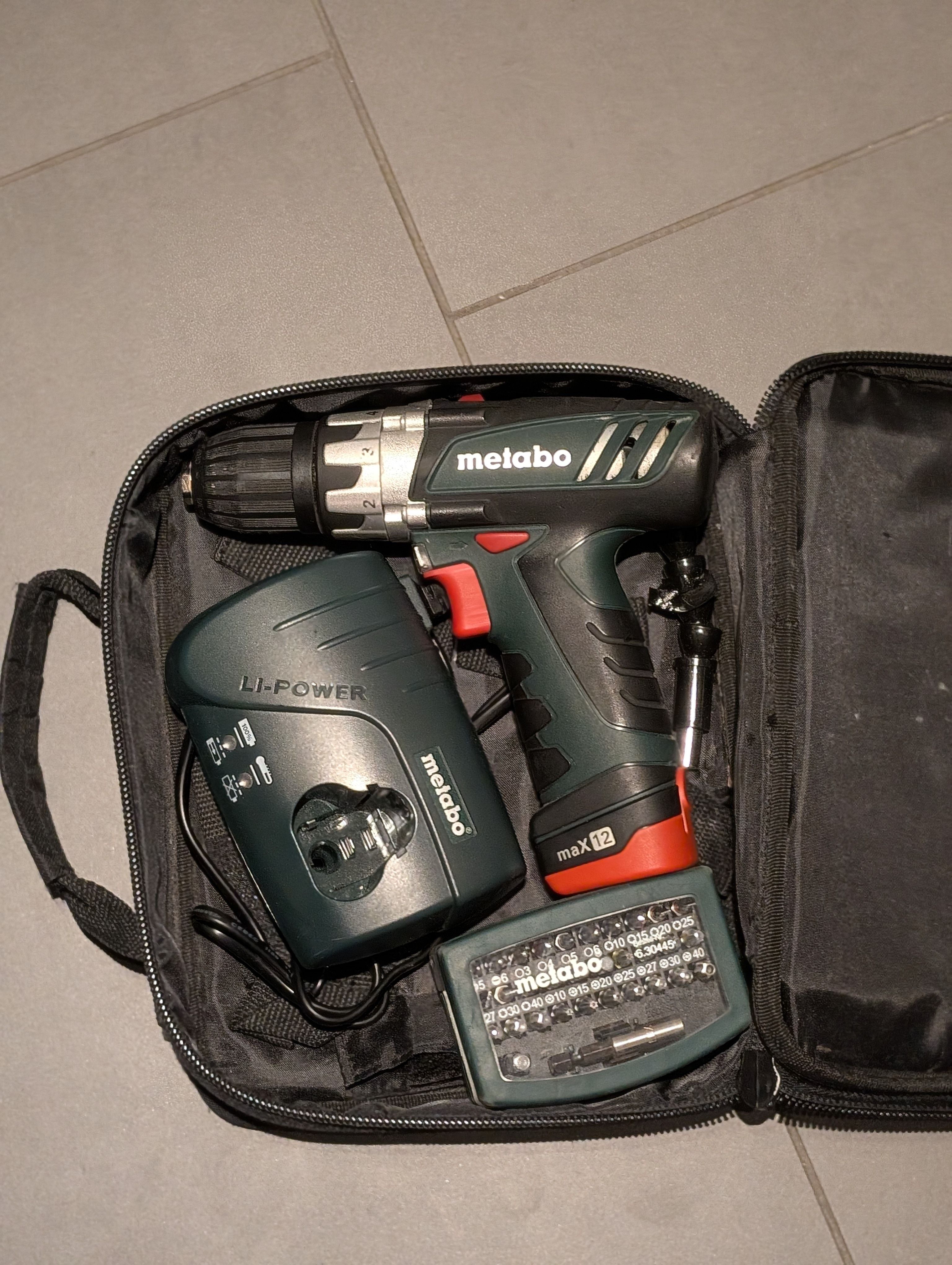 Metabo Akkuschrauber mit Bitsatz und Bohrerset