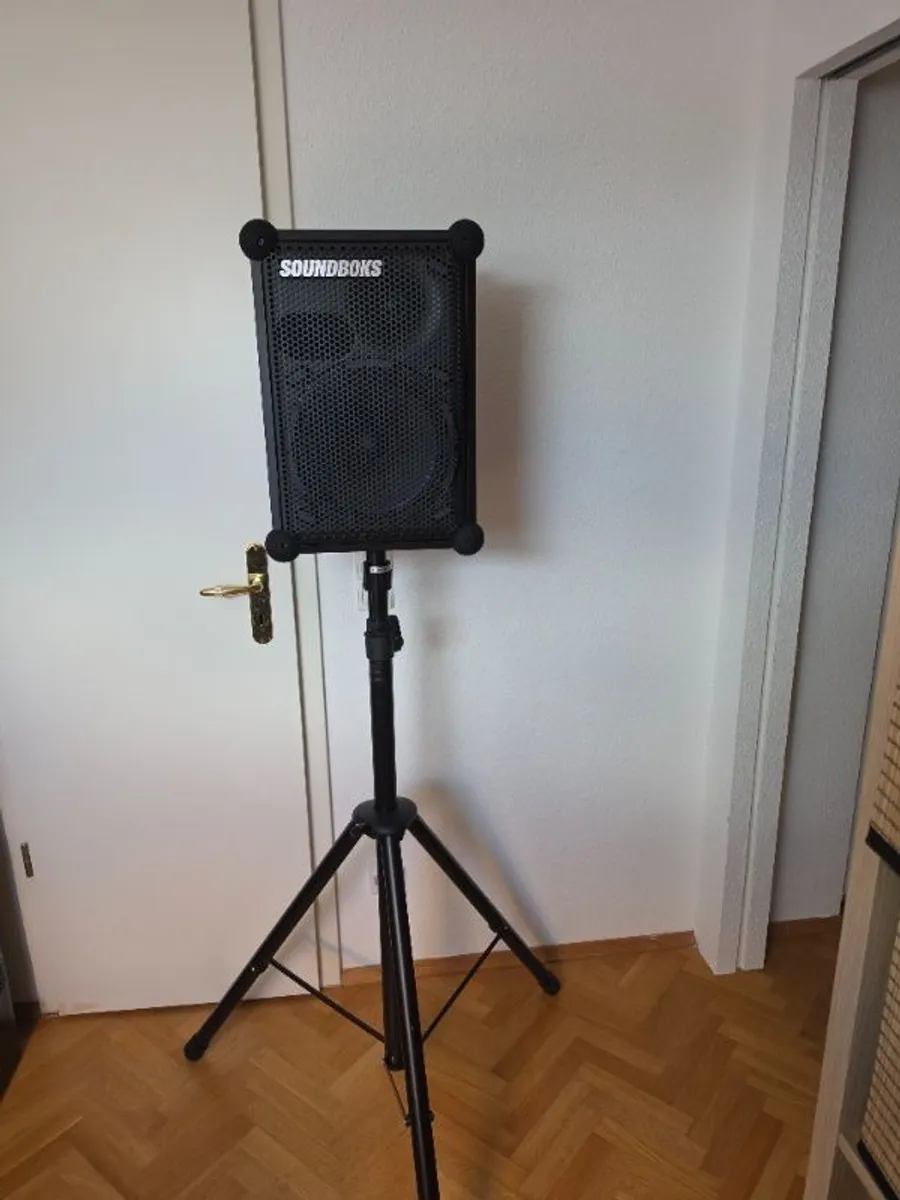 Soundboks Mix mieten Akku Bluetooth Lautsprecher optional Stativ