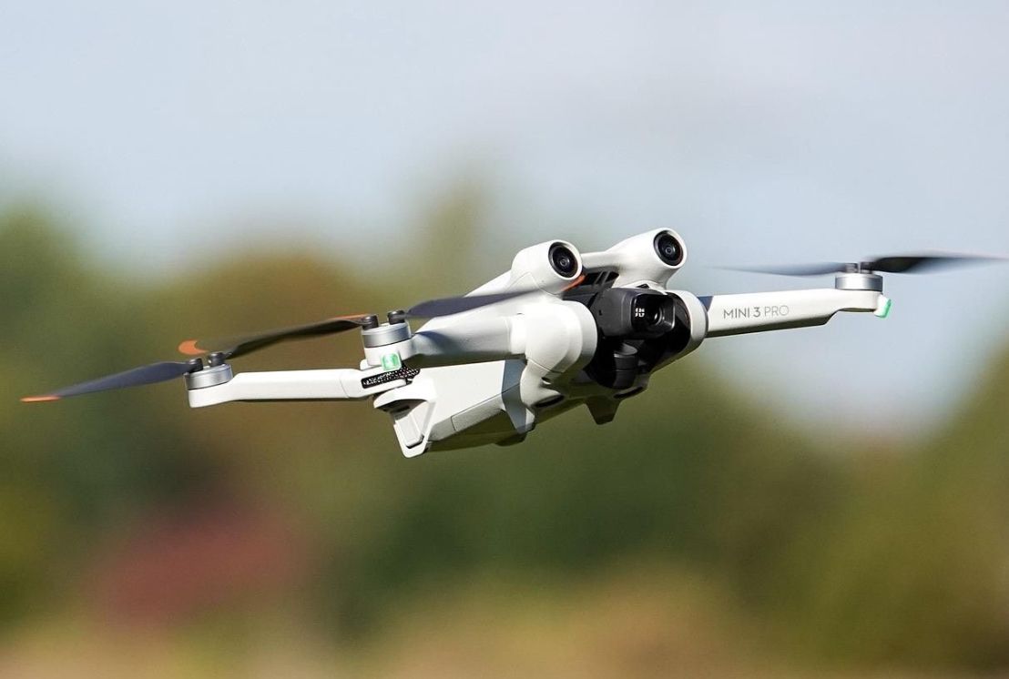 DJI Mini 3 Pro mit Smartcontroller, Akku und Ladekabel