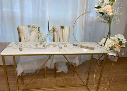 Tische, Stühle, Gestell und deko 