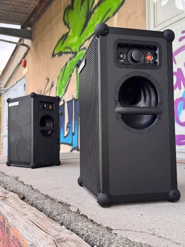 2X Soundboks 4 Party Boxen
