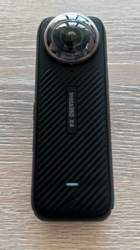 Insta 360 X4