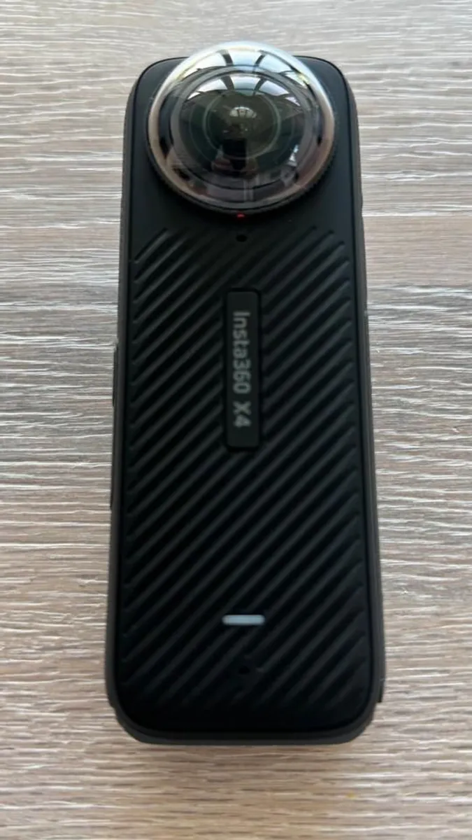 Insta 360 X4