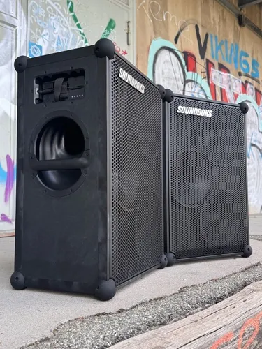 2X Soundboks 4 Party Boxen