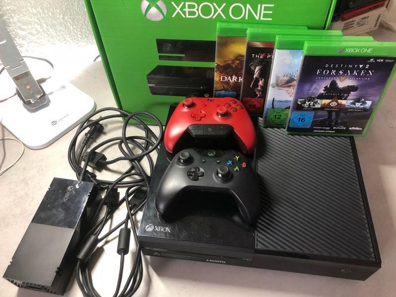 Xbox One + 2 Controller + 4 Spiele