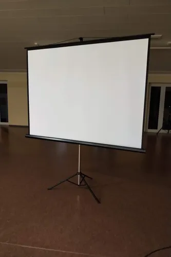 Projektionsleinwand mit Dreibein-Stativ