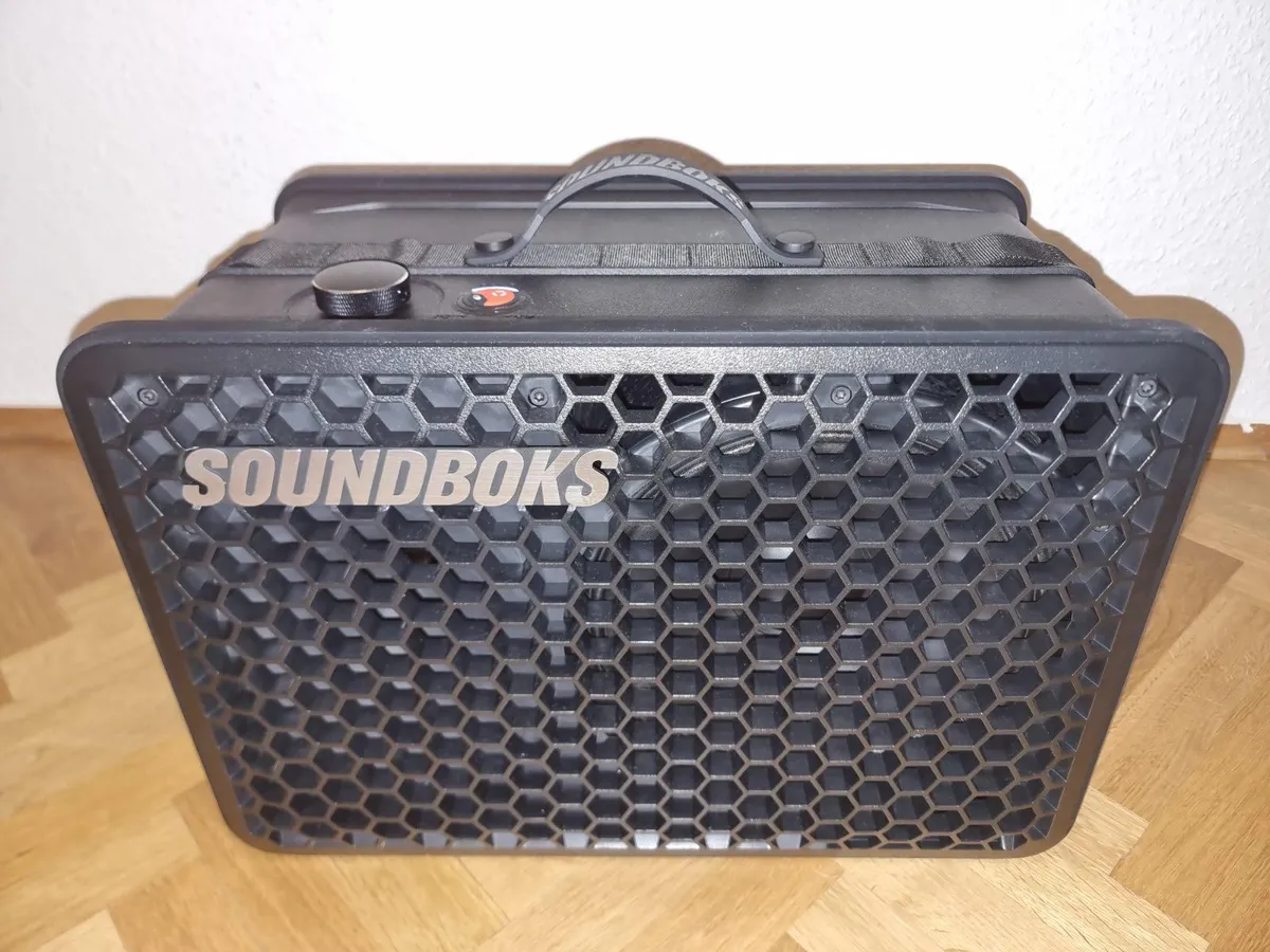 Soundboks Go Akku Bluetooth Lautsprecher optional mit Stativ