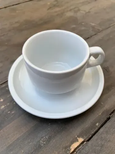Kaffeetasse mit Untertasse – klassisch servieren