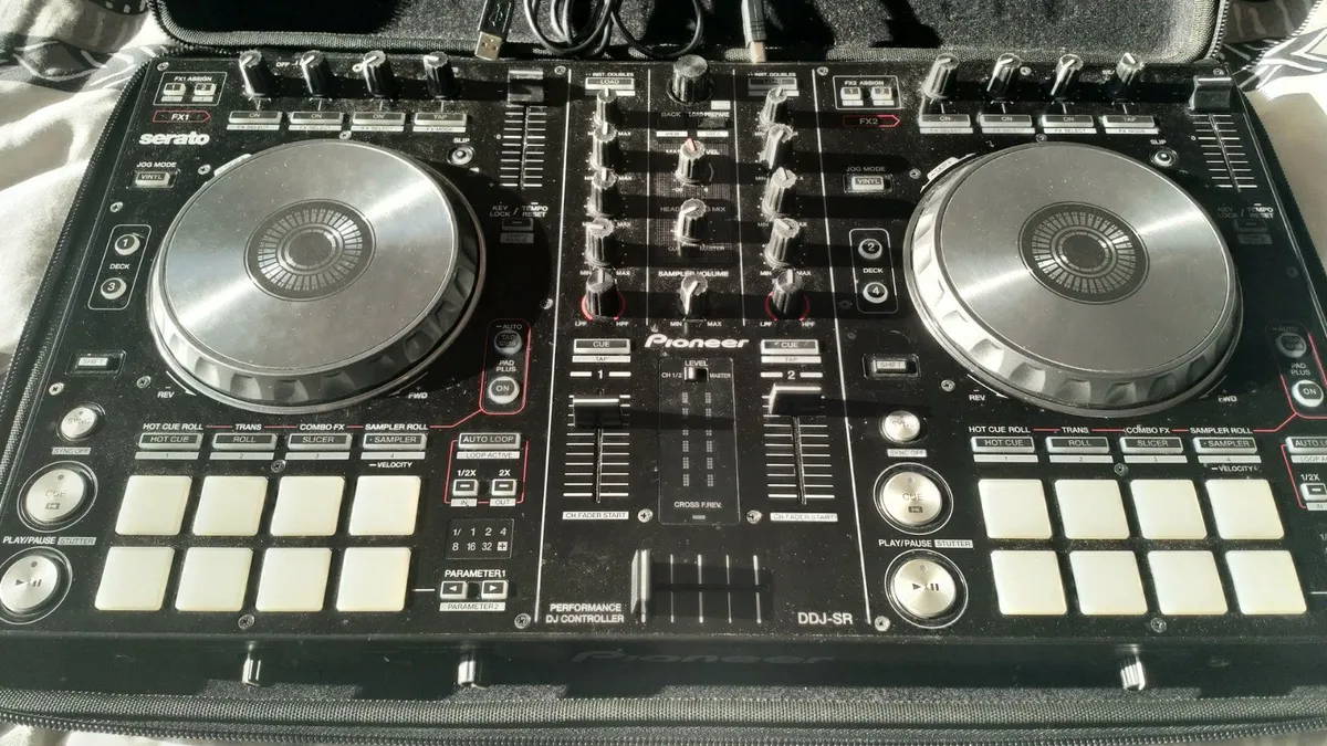 DJ Controller Mixer // Pioneer DDJ SR Serato, mit Flightcase oder Softcase