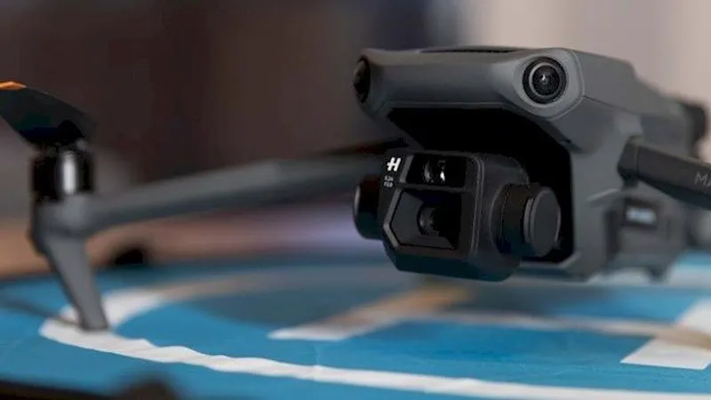 DJI Mavic 3 (Fly More Combo)