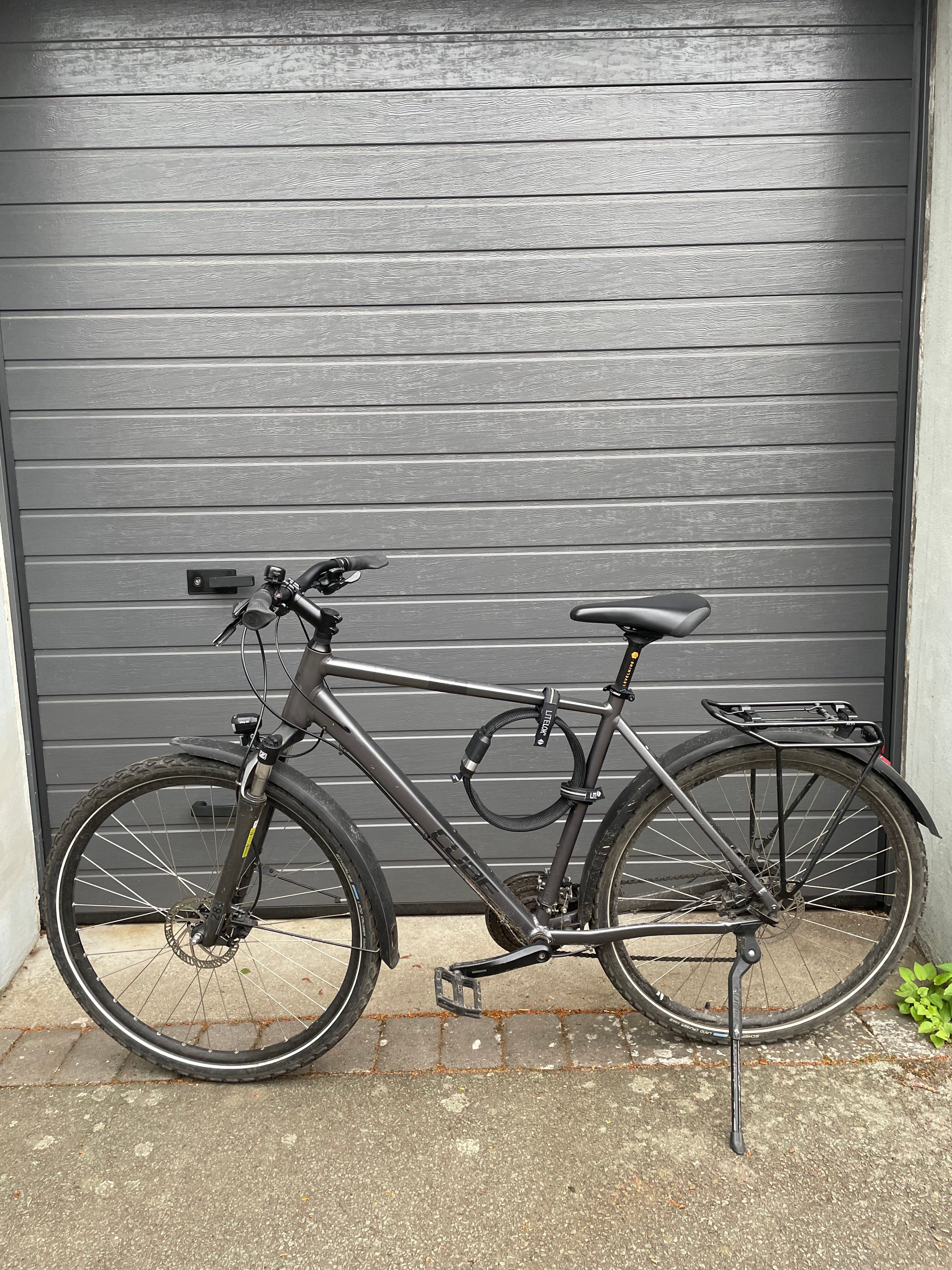 Mountainbike mit Schloss