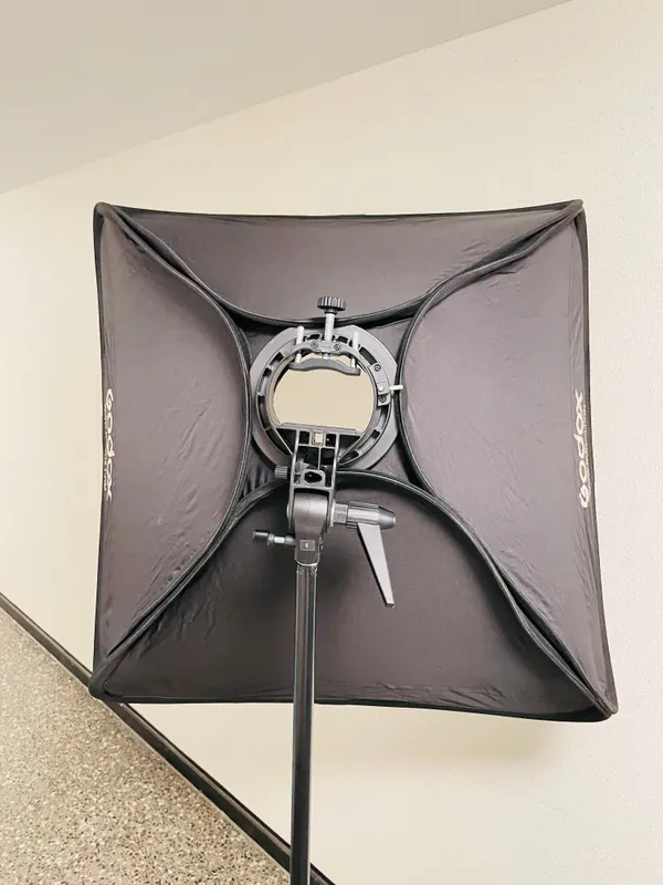 Lichtformer-Set: 2x Softboxen (60×60 & 80×80 cm) + Schirm 80 cm – Für maximale Lichtkontrolle