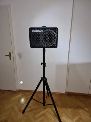 Soundboks Go Akku Bluetooth Lautsprecher optional mit Stativ