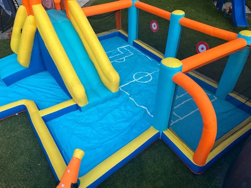 Wasserpark, Fussball, Hüpfburg